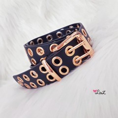 Ceinture à œillets dorée boucle carrée