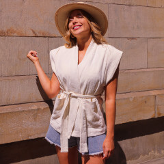 Veste sans manche à nouer nude