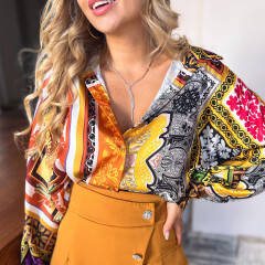 Chemise à motifs colorés